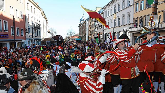 Bild 24: Jetzt geht&lsquo;s um die Wurst! Bilder vom Kaiserbrunnen am Rosenmontag