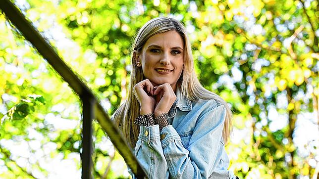 „Immer wieder sonntags“: Erster Solo-Auftritt von Schlagersängerin Madlen Rausch aus Münsingen.
