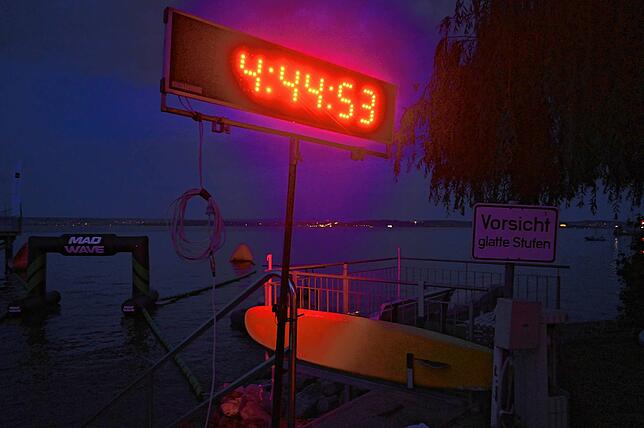 Noch lässt das Tageslicht auf sich warten. Für den Wettbewerb ist alles wieder vorbereitet und aufgebaut, was nachts bei einem Sturm ins ...