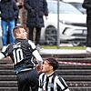 Der FC 08 Villingen (Marcel Sökler beim Kopfball und Karlo Kuranyi) verliert 0:1 gegen die Stuttgarter Kickers.