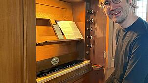 Johannes Fankhauser gestaltet den Abschiedsgottesdienst musikalisch. Bild: Kirchengemeinderat Dossenbach