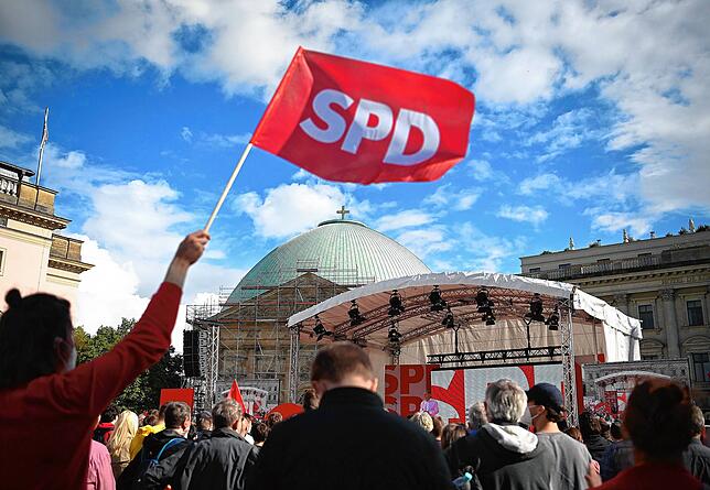 Die Genossen im Aufwind: Wahlkampfkundgebung im Bezirk Mitte.