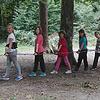 Auch im Sommer gibt es Angebote des Ski- und Wanderclubs Horheim. Gabi Robold (rechts) lud zum Nordic Walking Kurs beim Ferienprogramm ...