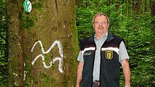 Revierleiter Siegbert Arzt, der den Stadtwald von Meßkirch betreut, erklärt die Funktion des Waldes und bittet die Erholungssuchenden, ...