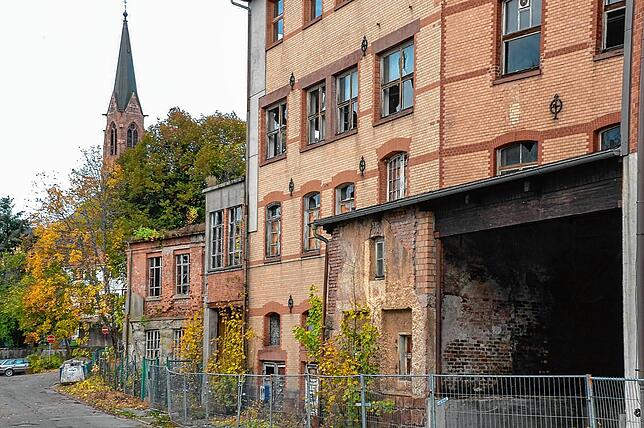 Von der einstigen Pracht des Fabrikgebäudes ist nichts mehr zu sehen. Das Bild stammt von 2005.