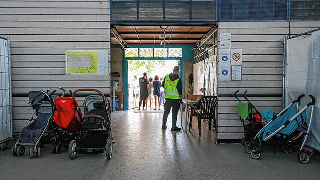 In der Mettnauhalle in Radolfzell ist seit mehreren Monaten eine Notunterkunft eingerichtet. Nun werden noch die letzten bislang für ...