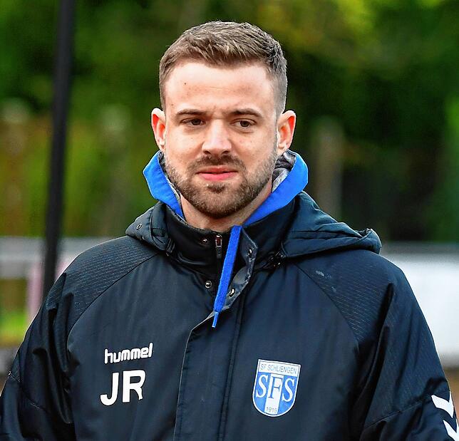 Überlegt noch: Teammanager Jean Rossetti von den SF Schliengen ist noch unschlüssig, wie er damit umgeht, dass der Unparteiische bei der ...