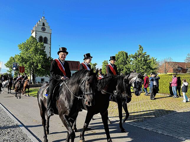 Bild 5: Zweihundert Reiter beim Limpacher Georgiritt