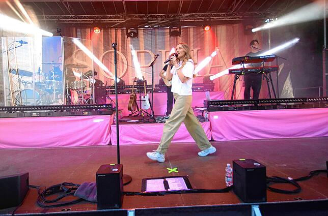 Bild 5: 1500 Fans feiern Sophia beim Sound Beach Festival