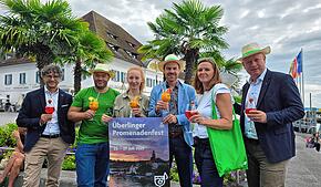 Sie freuen sich bereits auf das beliebte Promenadenfest (von links): Rainer Rauch (Volksbank Überlingen), Dominik Sturm (Sprecher der ...