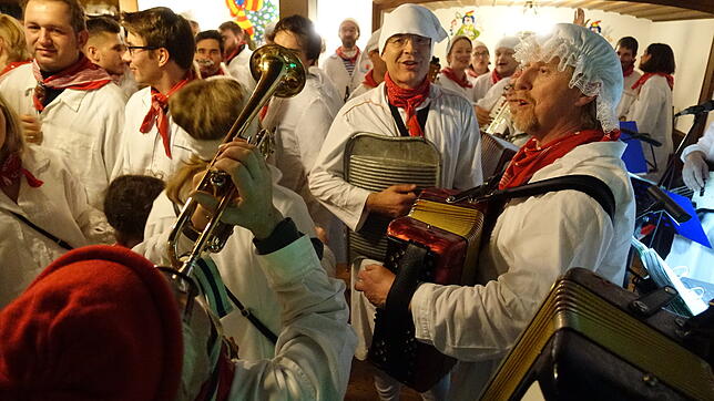 Hochstimmung herrschte in den Gasthäusern, wo Live-Musiker oder Wandermusiker für Kurzweil und Unterhaltung sorgten.