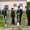 Spatenstich für das neue Unterbränder Feuerwehrgerätehaus: Bürgermeister Micha Bächle (von links), Ortsvorsteher Winfried Klötzer, ...