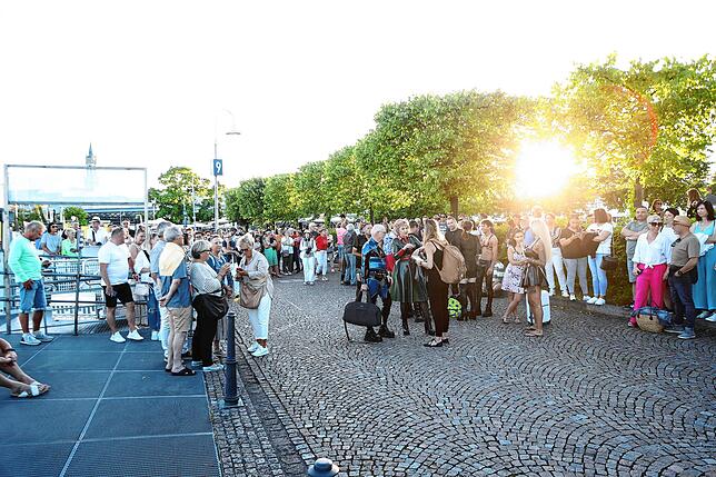 Bild 21: Torture Ship 2022 legt in Konstanz an – Alle Bilder vom BDSM-Schiff, Teil 1