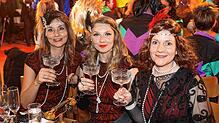 Bild : Bitte Platz nehmen! Kurz vor der Live-Übertragung der Konstanzer Fasnacht füllen sich die Reihen