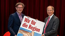 Wir für die Region: SÜDKURIER-Chefredakteur Stefan Lutz und Sparkassen-Vorstandsvorsitzender Arendt Gruben beim Auftakt zum ...
