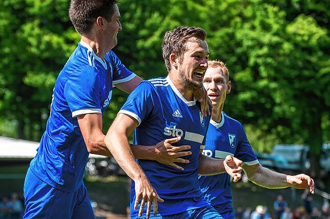 Bild 43: FC Weizen bleibt nach 2:0-Sieg beim FC Huttingen in der Kreisliga A &ndash; und wir haben Bilder