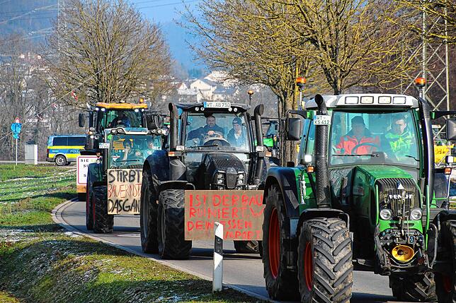Bild 17: Korso mit 450 Fahrzeugen und Abschlusskundgebung &ndash; Das sind die Bilder