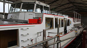 Das historische Motorschiff MS Stein am Rhein liegt in der Langwieser Werft der Schiffahrtsgesellschaft URh.