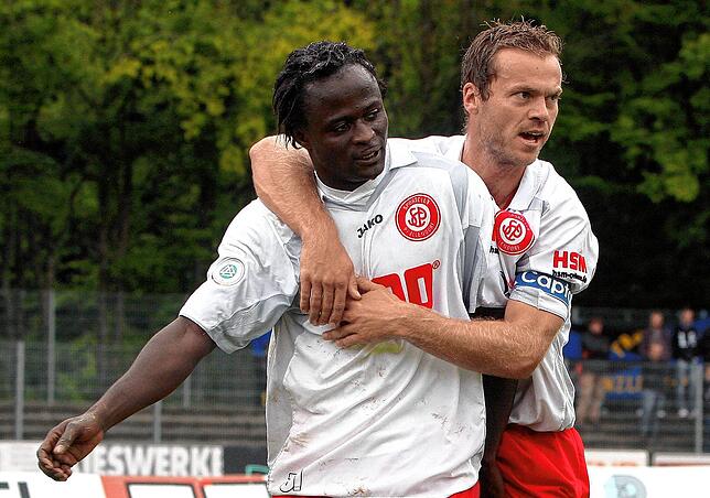 Marco Konrad als Kapitän des SC Pfullendorf (hier mit Eric Agyemang im August 2006).
