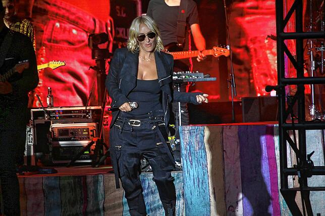 Sarah Connor auf der Bühne zum Auftakt des Schlossplatz Meersburg Open Airs 2023.