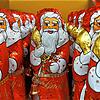 Diese Nikoläuse stehen in den Norma-Märkten seit einigen Tagen &ndash; drei Monate vor Beginn der Adventszeit.