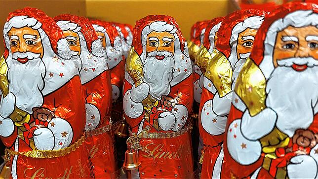 Diese Nikoläuse stehen in den Norma-Märkten seit einigen Tagen &ndash; drei Monate vor Beginn der Adventszeit.