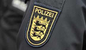 (Symbolbild) Für viele Besucherinnen und Besucher war das Dorffest ein schönes Erlebnis. Für einen 19-Jährigen endete der Besuch ...