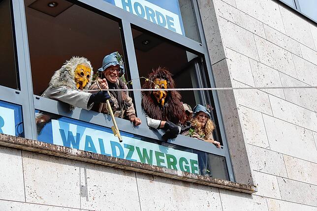 Bild 18: Unvergessliche Momente: Der Kinderumzug und Rathaussturm in Unterkirnach – Bilder des Narrensamens!