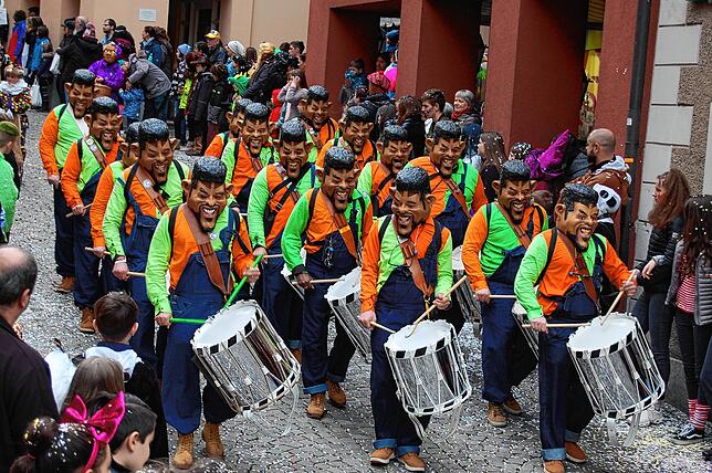 60 Zünfte, Guggenmusiken und Hästräger gaben sich am Sonntag beim großen grenzüberschreitenden Fasnachtsumzug die Ehre und kamen nach ...