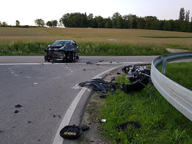 Ein tödlicher Motorradunfall ereignete sich im Juli auf der B 27 zwischen Jestetten und Lottstetten. Eine Autofahrerin hatte ein ...