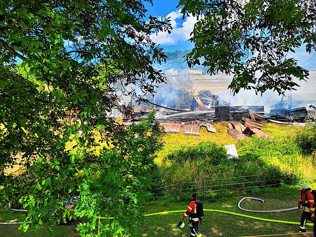 Bild 14: Bilder vom Großbrand der Produktionshalle in Mauchen