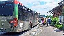 Auf den Buslinien im Bodo-Gebiet, wie hier in Mimmenhausen am Pfingstwochenende, sind die Fahrgastzahlen durch das Neun-Euro-Ticket ...