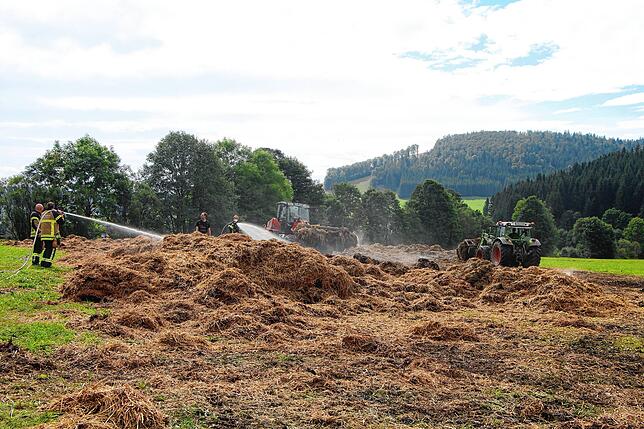 Bild 21: Scheune brennt: Bilder vom Großeinsatz der Feuerwehr in Bernau-Goldbach