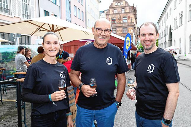 Bild 28: Beim Konstanzer Weinfest 2025 steigt schon am Eröffnungsabend die Stimmung - Die schönsten Bilder