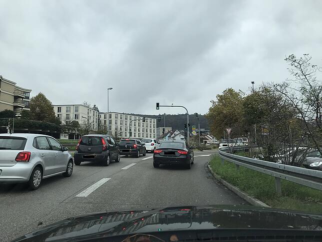 Von Westen: Verkehrsteilnehmer, die aus Richtung Westen (Bad Säckingen) kommen und in den Norden Waldshuts, also in Richtung Kaufland, ...