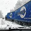 Schneechaos auf der B&nbsp;500 bei Waldshut: Die ersten Laster und Autos sind am Donnerstagmorgen aufgrund des starken Schneefalls ...