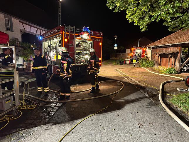 Die Zufahrt zum Brandobjekt war durch die enge Bauweise in dem Quartier erschwert.