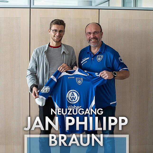 Auf seiner Facebook-Seite veröffentlichte der SC Markdorf dieses Foto. Gerhard Klank (rechts, Abteilungsleiter Fußball) freut sich ...