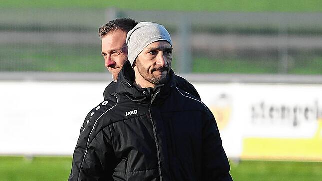 Bahadir Livgökmen, Trainer des SV Deggenhausertal, ist mit der Leistung seiner Mannschaft nicht ganz zufrieden, am Ende gewann sie aber ...