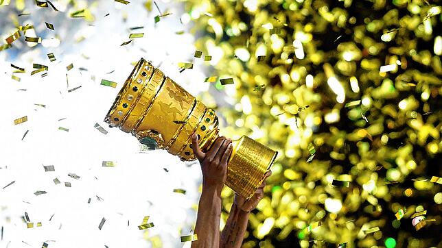 Objekt der Fußballer-Begierde: der DFB-Pokal.