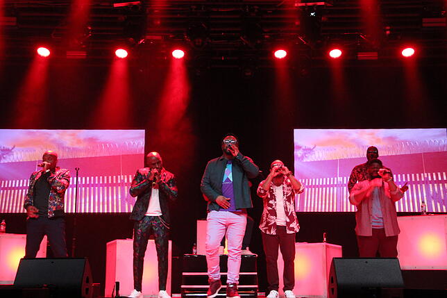 Bild 4: Eine Band ohne Band: So war der Auftritt von Naturally 7 im Milchwerk