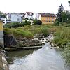 Die Wiederinbetriebnahme des Wasserkraftwerks in Mühlhofen &ndash; hier das Stauwehr &ndash; kann nach Ansicht von Ortsbaumeister Zieger ...
