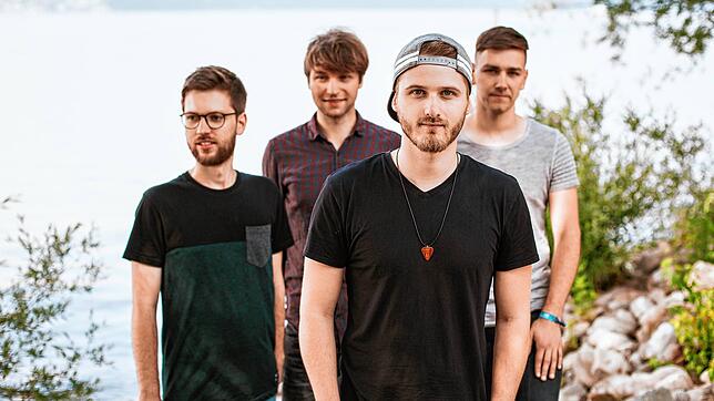 Heimspiel für den Pfullendorfer Tommy Haug (vorne), der mit seiner Band ein Open-Air-Konzert in seiner Heimatstadt gibt.