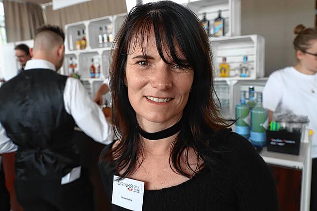Heike Stehle, Barkeeperin Wunderbar, am Drinks Open 2021 im Restaurant Alti Badi in Kreuzlingen.