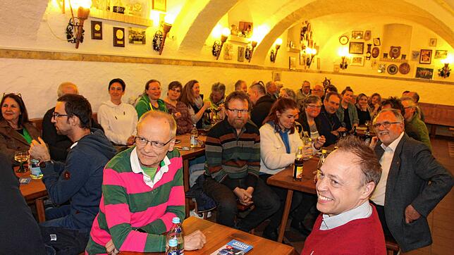 Groß ist das Interesse der Bürger an der &bdquo;Zukunftswerkstatt Bildungspolitik&ldquo;, zu der Dominik Mattes in den Narrenkeller in ...