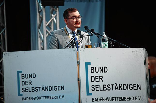 Bild 18: Gute Laune und volles Festzelt bei der Rede von Michael Kretschmer