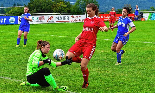 Bild 25: Fußballerinnen des SV Niederhof startet mit deutlichem 11:0-Derbysieg gegen die SG Hotzenwald in die neue Landesliga-Saison