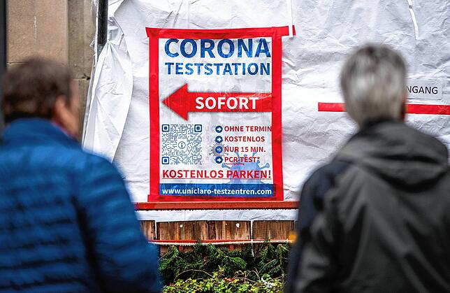 Testzentren gibt es zwar noch in vielen Kommunen, der kostenlose Bürgertest wird nach wie vor angeboten. Genutzt wird er aber immer ...