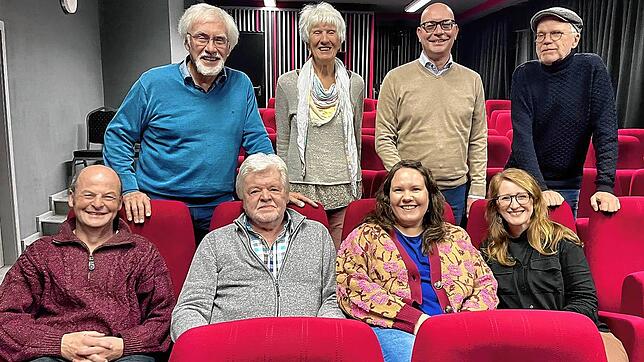 Motiviert geht der neue Vorstand der Kleinkunstreihe ans Werk (von links): Martin Zwosta, Wolfgang Bartling, Hanno Peter, Héléne ...