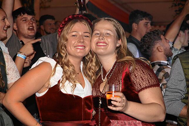 Bild 10: Die besten Bilder von der Partynacht beim Herbstfest in Honstetten